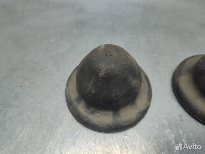 Пыльник амортизатора Mitsubishi Lancer C62A 1991 г