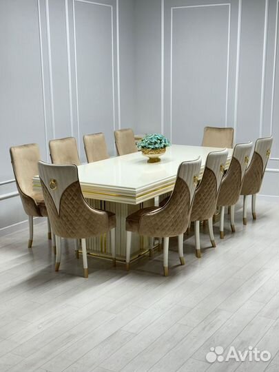 Кухонный стол и стулья