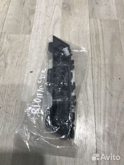 Кронштейн крепление бампера Kia RIO 3 Лев