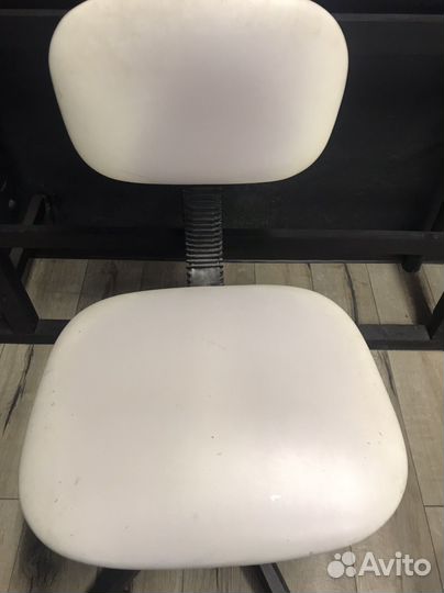 Стул мастера маникюра