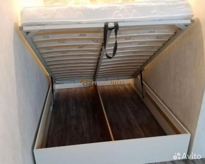 Кровать с подъемным механизмом