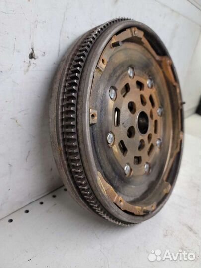 Маховик двухмассовый 2.0 BVY Skoda Octavia A5 1Z