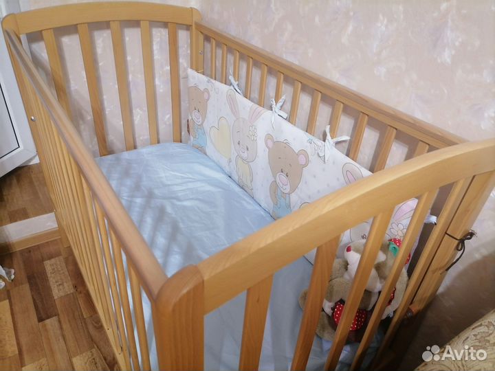 Детская кроватка с маятником и ящиком