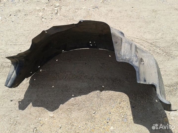 Land Rover Discovery 3 подкрылок передний левый