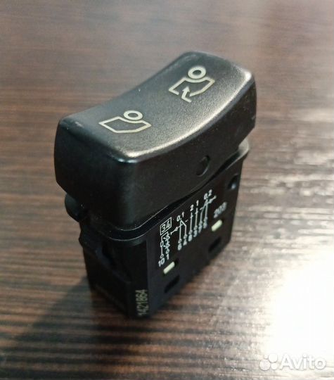 Кнопка люка \scania