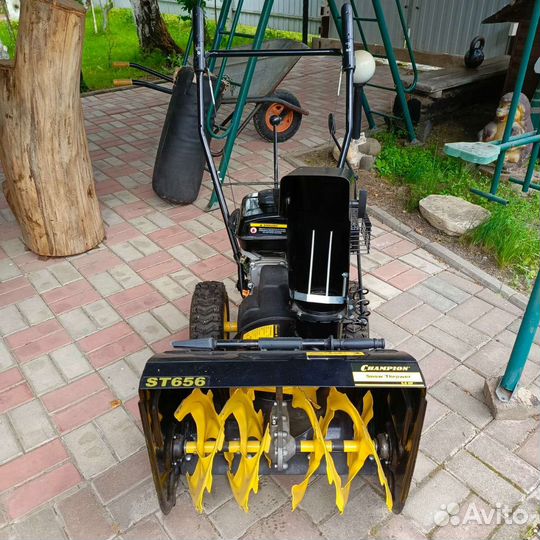 Снегоуборщик бензиновый