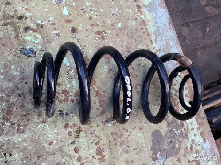 Opel astra j задняя правая пружина