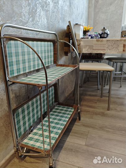 Столик раскладной на колесиках