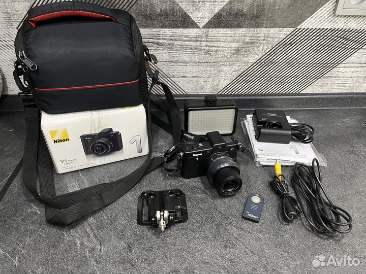 Фотоаппарат Nikon 1 V1 с большой комплектацией