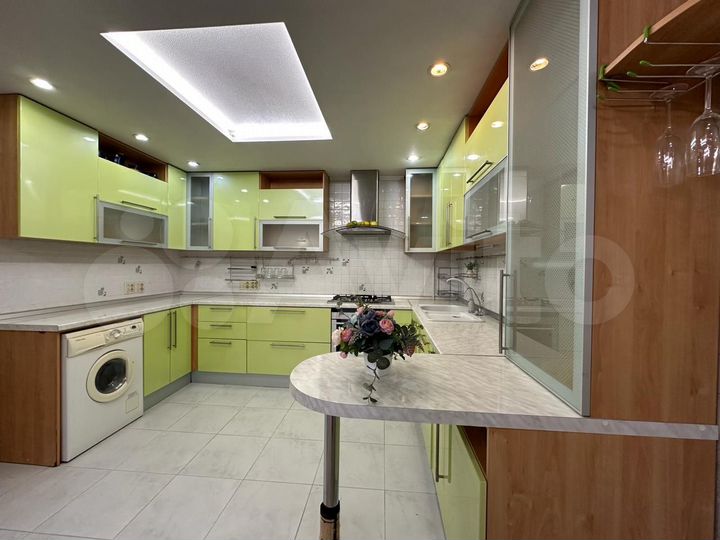 3-к. квартира, 106 м², 5/5 эт.