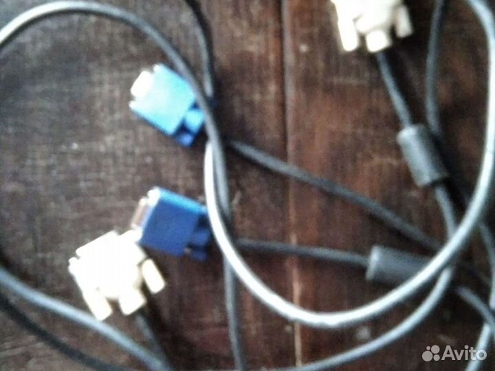 Три кабеляvga и сетевой