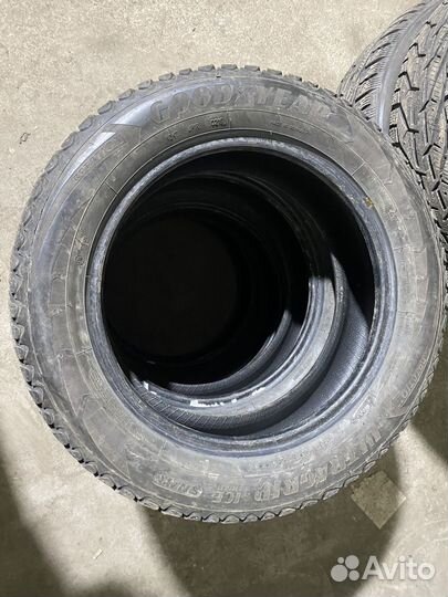 Goodyear UltraGrip Ice Arctic SUV 215/60 R17