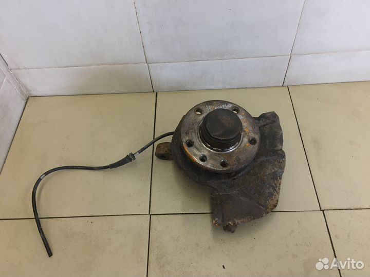 Кулак поворотный передний правый Omega B 1994-2003