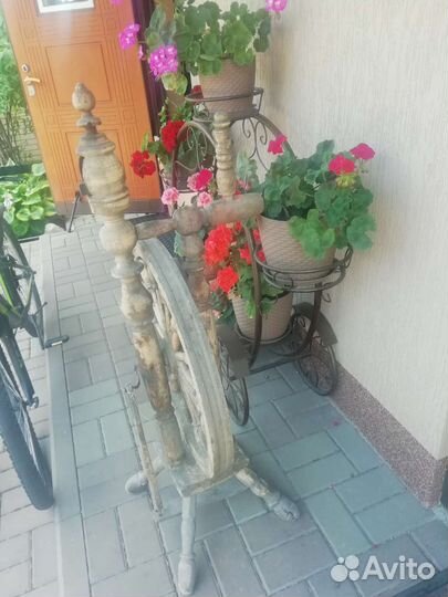 Прялка деревянная стар утюг ухват сковародк