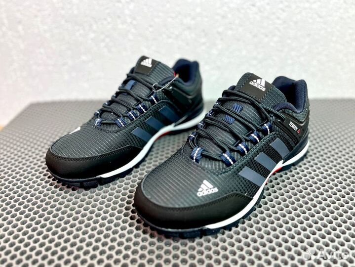 Кроссовки Adidas долговечные