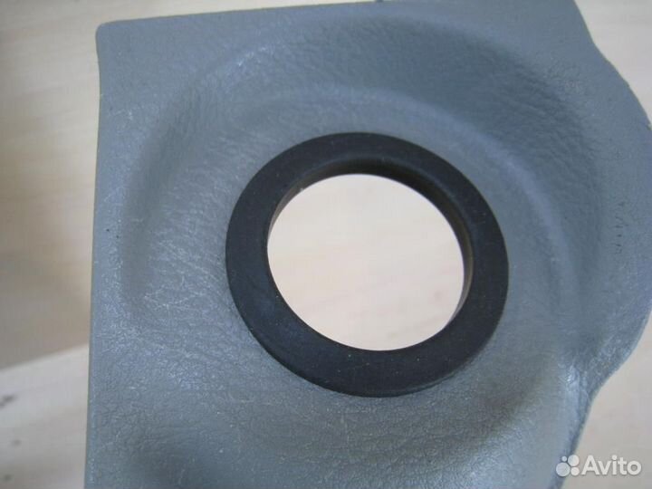 Накладка торпедо подрулевая Hyundai Santa Fe 2 20