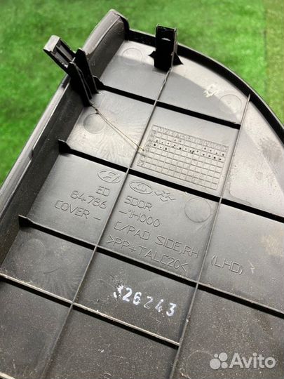 Боковая накладка панель правая Kia Ceed ED