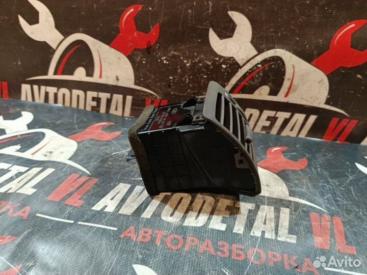 Дефлектор воздушный правый Kia Sorento BL D4CB