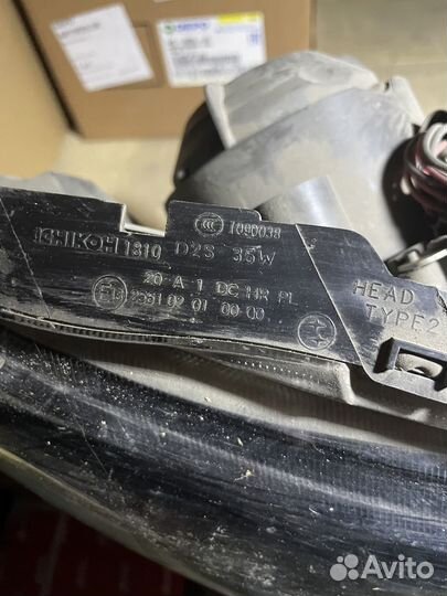 Фара правая Subaru Impreza GH черная Ксенон