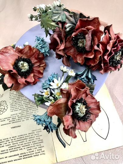 Брошь из кожи Весенний букет