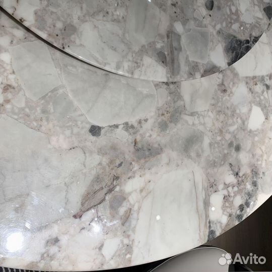 Стол с отделкой из микрофибры Murray