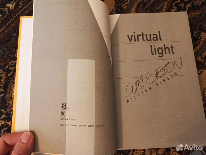 Автограф Уильяма Гибсона (William Gibson) на книге
