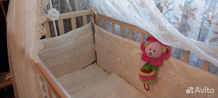 Кроватка для новорожденных с маятником и матрасом