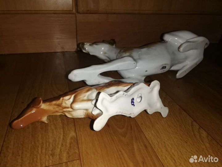 Статуэтки фарфоровых собак