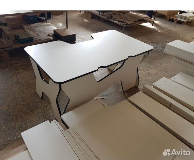 Стол геймерский компьютерный