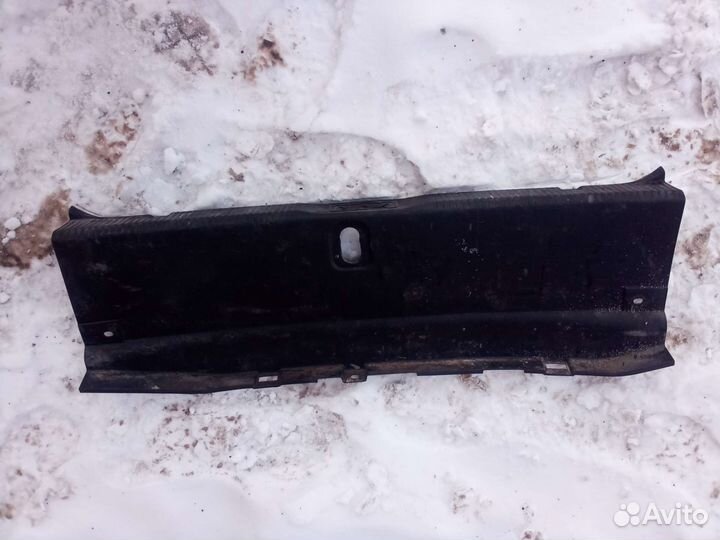 Nissan almera classic пластик замка багажника