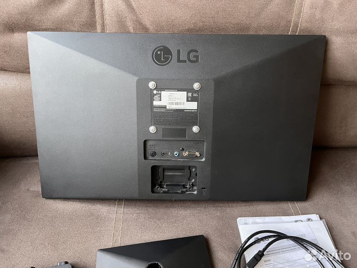 Монитор LG 22