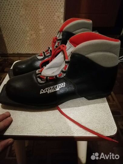 Лыжные ботинки