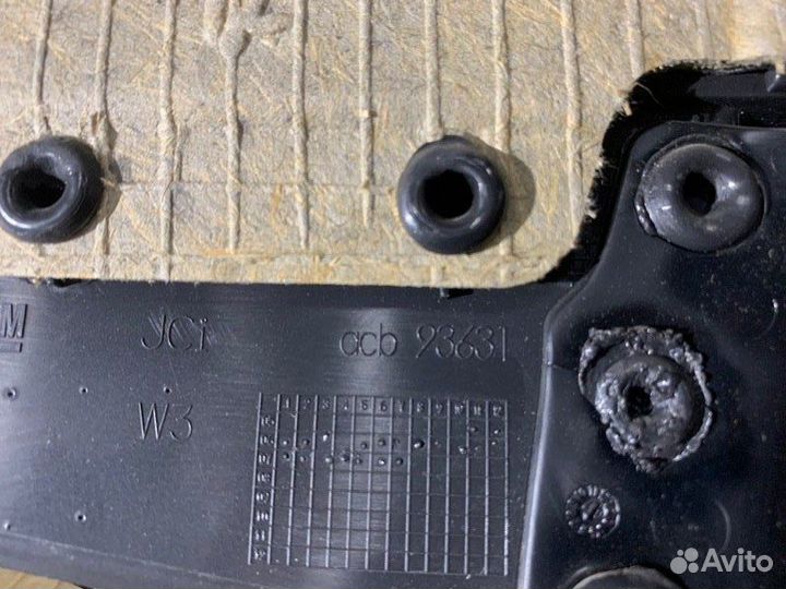 Обшивка двери передняя левая Opel Astra H