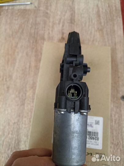 Мотор стеклоподъемника Hyundai Solaris