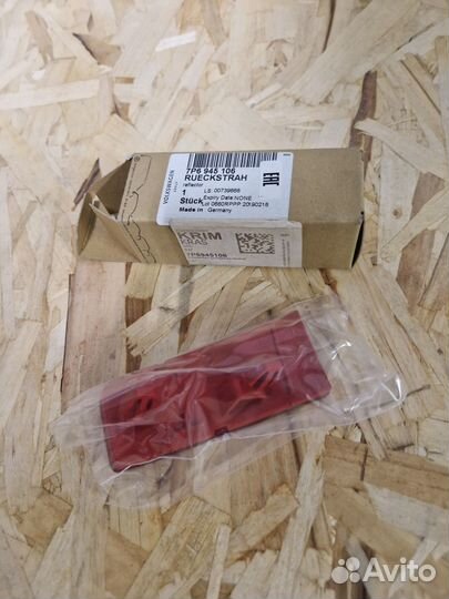 Отражатель в задний бампер Touareg NF