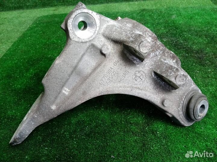 Цапфа задняя правая Bmw X5 E70 N52B30AF (3.0)