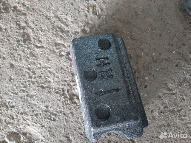 Nissan almera задний абсорбер