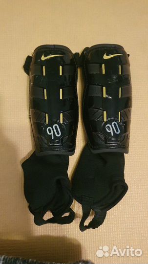 Щитки футбольные воздухопроницаемые