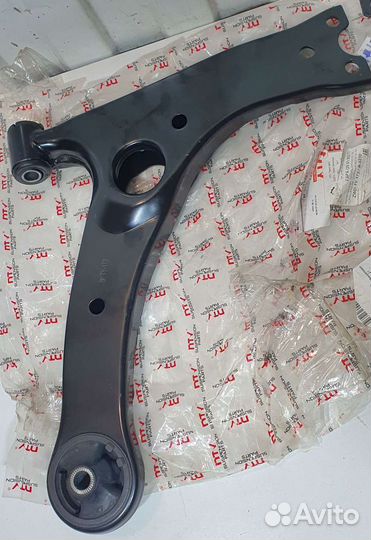 Рычаг новый Toyota Avensis T250, Corolla E12