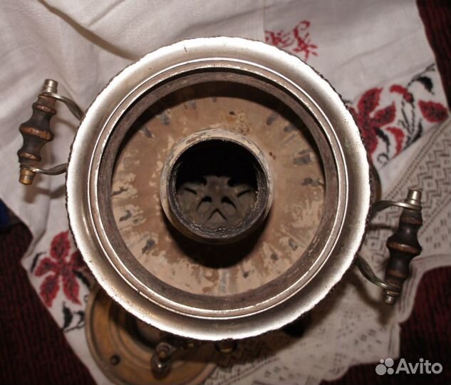 Старинная шкатулка и самовар