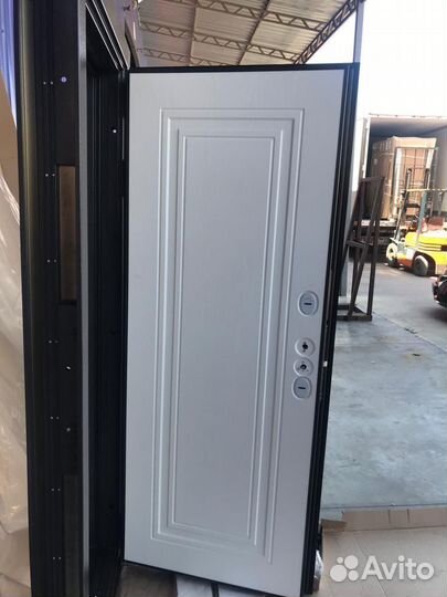 Дверь входная уличная с терморазрывом