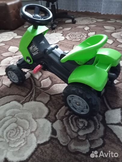 Детский трактор с педалями