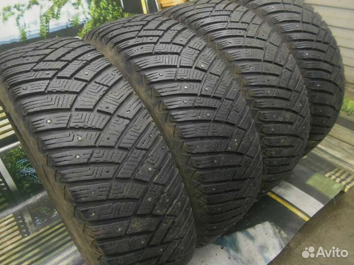 Goodyear UltraGrip Ice Arctic SUV 215/70 R16