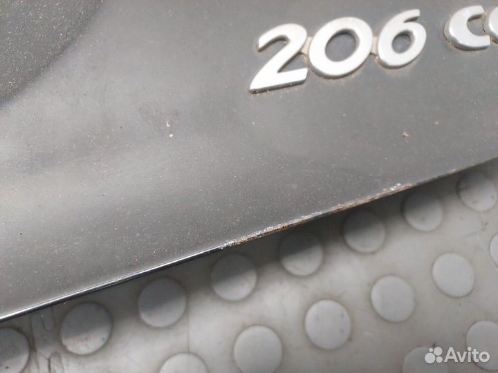 Крышка багажника Peugeot 206