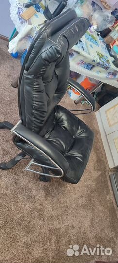 Офисное кожаное кресло руководителя
