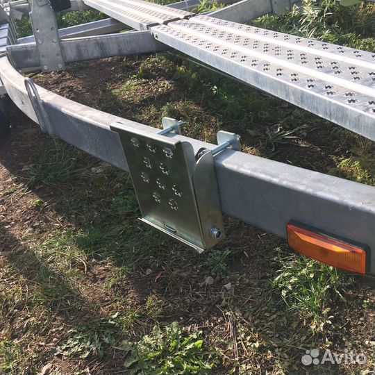 Подножка складная для лодочного прицепа / практик