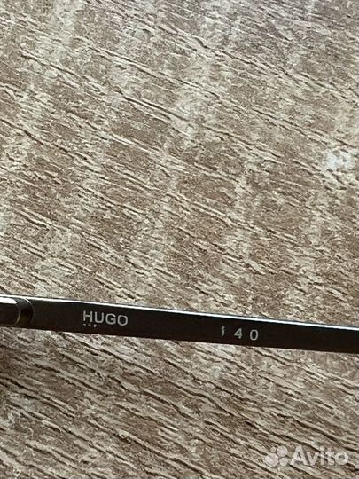 Солнцезащитные очки hugo