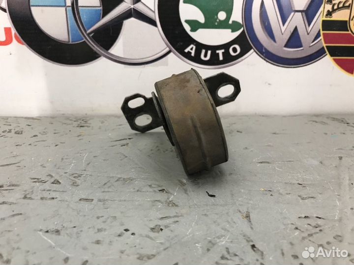 Кронштейн глушителя Audi Q5 8R cncd 2013