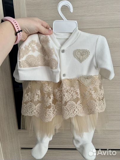 Комбинезон на выписку для девочки