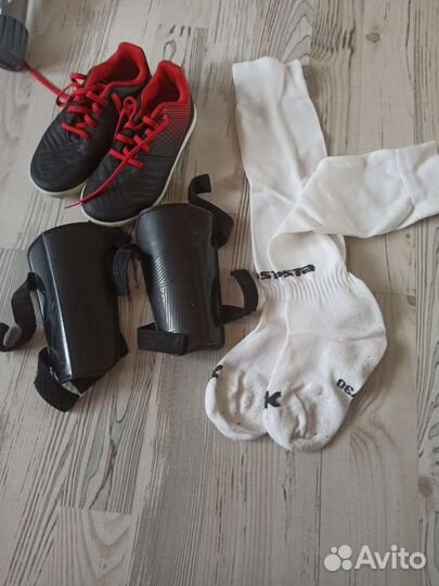 Бутсы, гетры и щитки